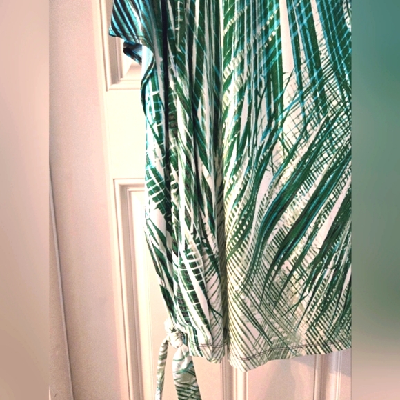 Clearance ☆ Avenue Plus-Size 22-24 Poncho Blouse • Foliage print - Picture 9 of 12